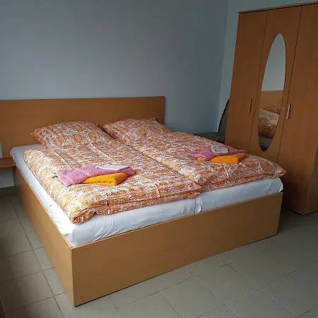 Gaestehaus Zum Padre بيت شباب غوخ