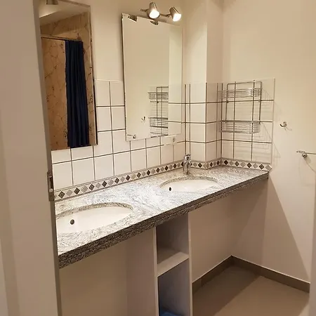 Gaestehaus Zum Padre بيت شباب غوخ