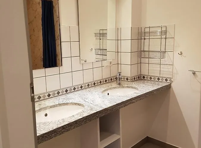 Gaestehaus Zum Padre بيت شباب غوخ